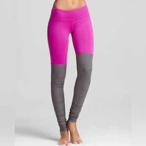 Alo Goddess Ribbed Yoga Leggings in Purple/Gray